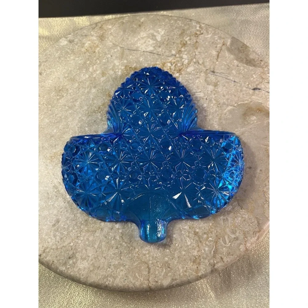 Beautiful Fenton Blue Leaf  Daisy & Button Trinket Sawtooth Candy/Trinket Dish
